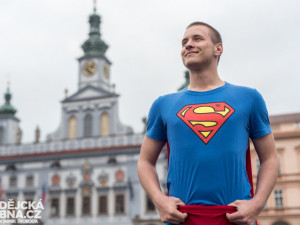 Budějcký Superman trénuje, aby byl silnější. Na mosty už bych ale lézt neměl, směje se