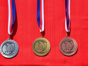 Letní biatlonisté už zase válí! O minulém víkendu posbírali téměř pět desítek medailí