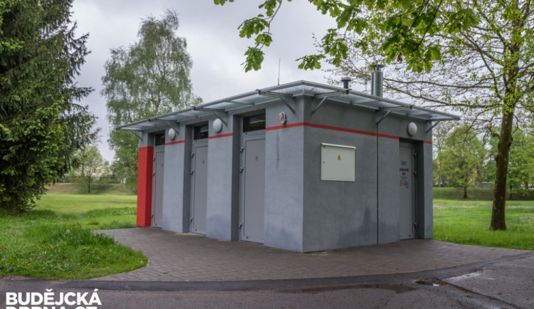 Veřejné toalety ve Stromovce