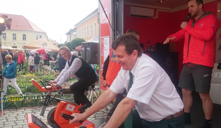 Speciálně upravené rotopedy Nadace ČEZ daly vodňanským rybářským dnům i charitativní podtext