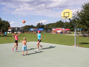 Sportovně relaxační areál v Hluboké nad Vltavou