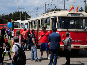 Den otevřených dveří v dopravním podniku přilákal rekordní počet návštěvníků