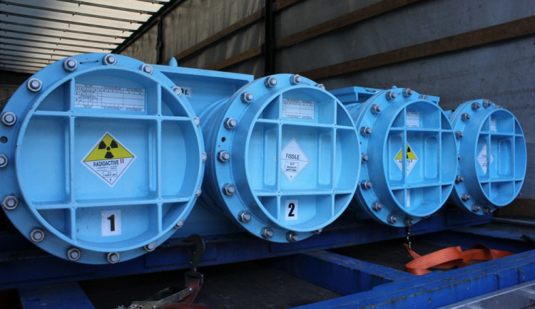 Palivo je převáženo ve speciálních kontejnerech