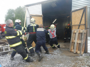 Záchrana muže ze šachty