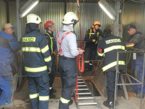 Záchrana muže ze šachty