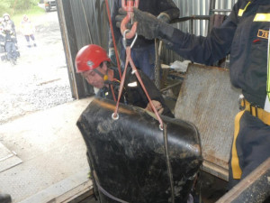 Záchrana muže ze šachty