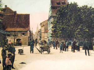 Pražská brána se na konci 19. století stala obětí komerce