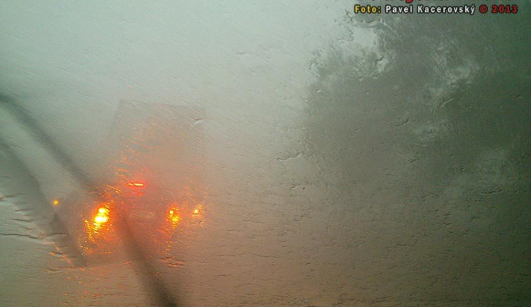Meteorologové upozorňují, že nás dnes zasáhnou silné bouřky