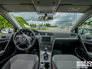 Volkswagen e-Golf při předání u Jaderné elektrárny Temelín