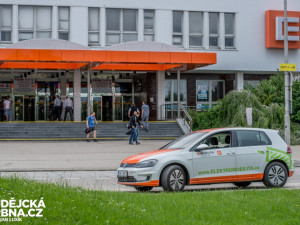 Volkswagen e-Golf při předání u Jaderné elektrárny Temelín