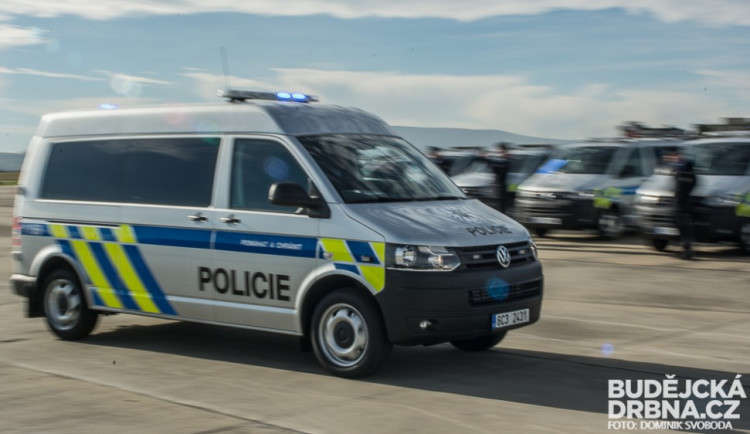 Policisté obvinili ženu z prachatické banky z milionové krádeže
