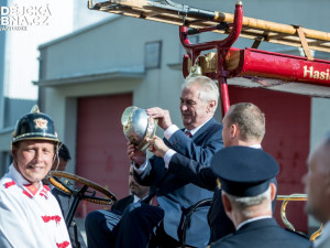 Miloš Zeman na návštěvě u budějckých hasičů