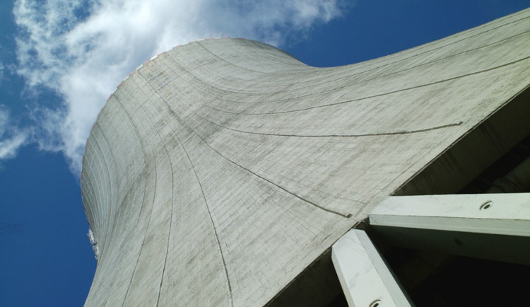 Po osmi letech projde kontrolou povchu chladicí věž číslo tři