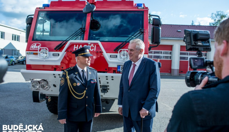 Miloš Zeman na návštěvě u budějckých hasičů