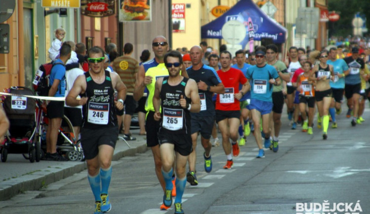 Budějce se kvůli půlmaratonu změní v jednu velkou uzavírku. Kudy v sobotu neprojedete?