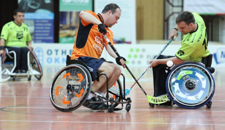 Rozběhlo se play-off florbalistů na vozíku. Štíři prošli do semifinále