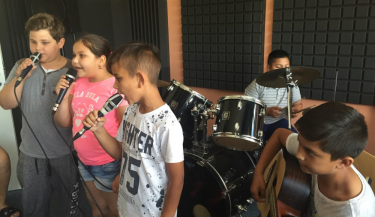 Díky odhlučnění mohou děti své umění rozbalit naplno