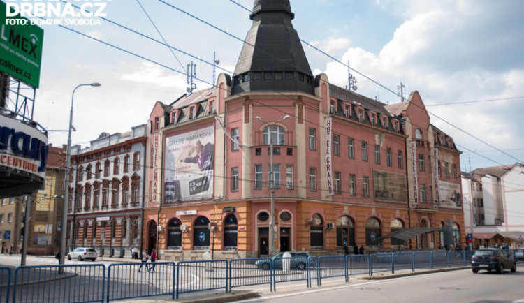 Prostor před nádražím