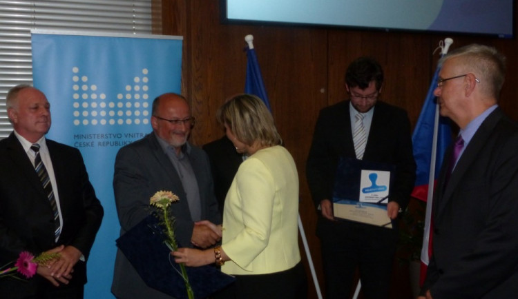 Primátor Jiří Svoboda při přebírání ocenění