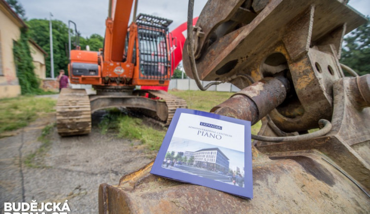 Chátrající objekt školní jídelny zmizí. Na jeho místě vyroste Administrativní centrum PIANO