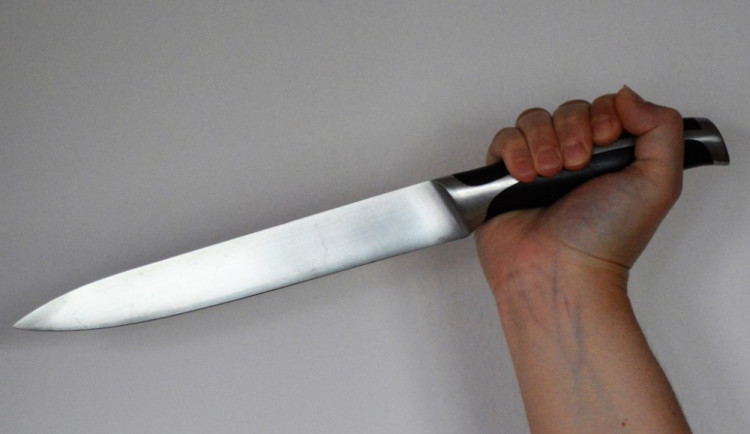 Dva muži se na diskotéce v Písku zastali dívky. Útočník je zranil bodnou zbraní