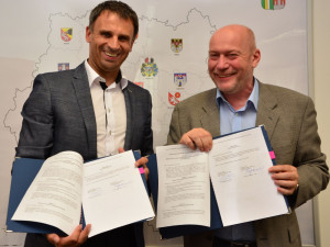 Jihočeský kraj podepsal smlouvu s Jindřichohradeckými místními drahami