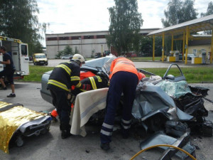 Vážná nehoda tří vozů zaměstnala hasiče u Jarošova nad Nežárkou