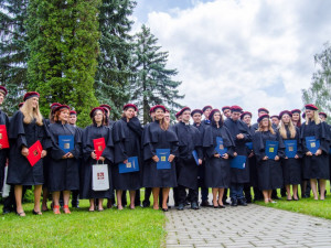 Na VŠTE promovali první absolventi, kteří získali titul Ing. za technický obor