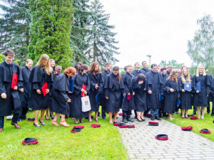 Na VŠTE promovali první absolventi, kteří získali titul Ing. za technický obor