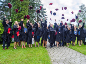 První absolventi VŠTE převzali titul Ing. za technický obor