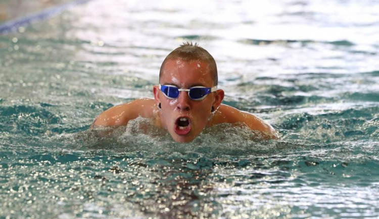 Plavec Ivan Nestával přivezl ze Světových her handicapované mládeže do Budějc dvě stříbra