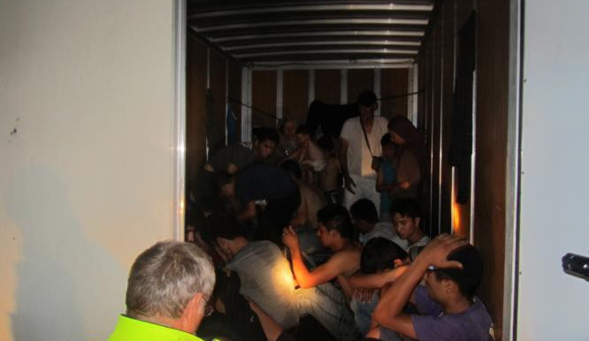 Fotografie ze zadržení migrantů