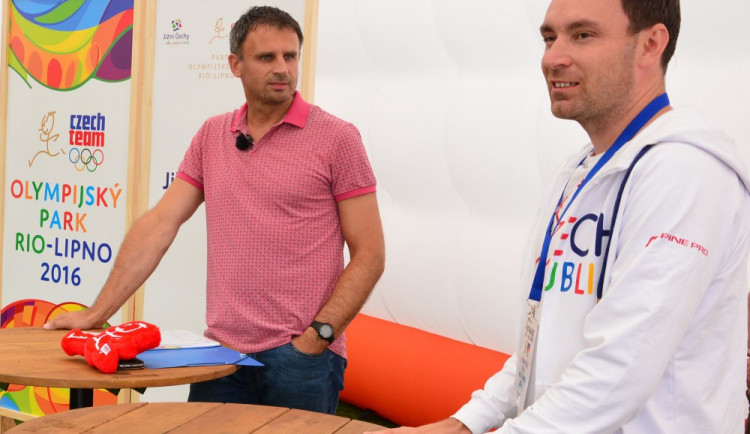 Hejtman Jiří Zimola s marketingovým ředitelem ČOV Markem Tesařem informují o výsledcích inspekční cesty