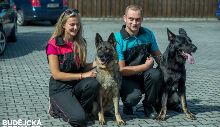 Jana Hořejší a pes Una a Jiří Štindl a pes Perry