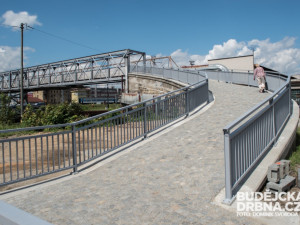 Lávka přes nádraží