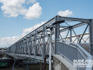 Lávka přes nádraží