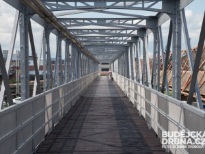 Lávka přes nádraží