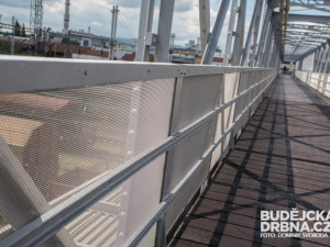 Lávka přes nádraží