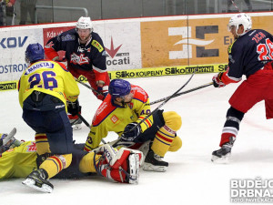 Jiří Hanzal s Petrem Zichem se snaží prolomit motoráckou defenzivu