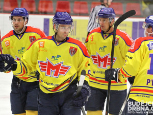 Lukáš Žálčík (uprostřed) nastřílel hattrick, Luboš Rob (vlevo) posbíral čtyři kanadské body