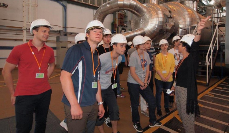 Studenti se seznamují se sekundárním okruhem Temelína