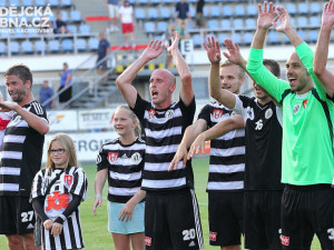 Hráči Dynama slaví první domácí výhru v nové sezoně Fotbalové národní ligy