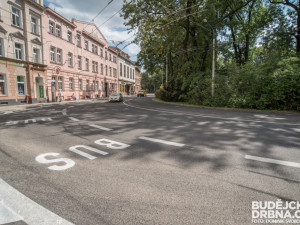 FOTO: Oprava ulice Na Sadech skončila o týden dřív