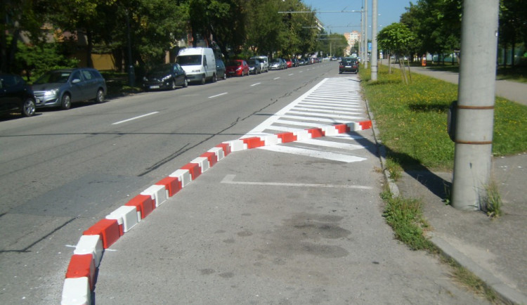 Ulice Jana Opletala u výjezdu z Emy Destinnové