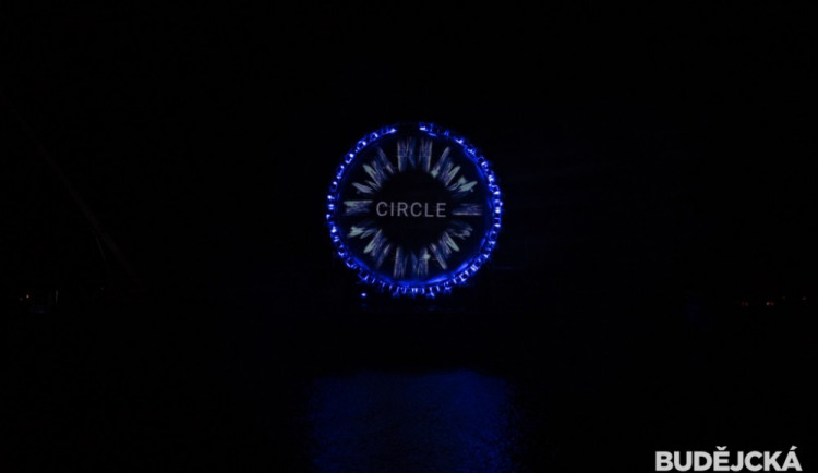 Show Circle v rámci Vltava žije nabídne paralelu mezi naplněním života a symbolem pěti kruhů