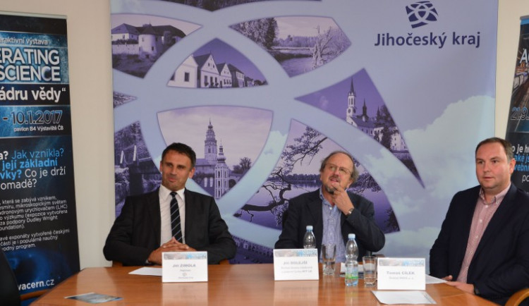 Hejtman Jiří Zimola informuje o přípravách na unikátní výstavu CERN Accelerating Science