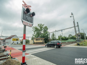 Železniční přejezd na Novohradské ulici