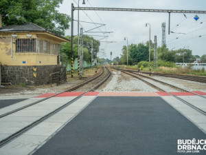 Železniční přejezd na Novohradské ulici