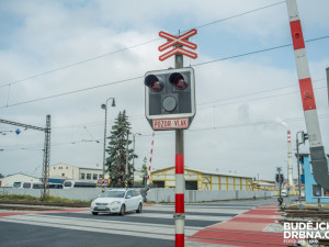 Železniční přejezd na Novohradské ulici