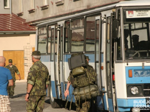 Odjezd pěší roty brihgádního generála Františka Vávry na cvičení Ample Strike 2016